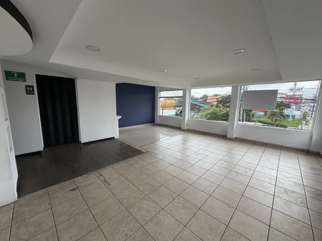 Alquiler Local Comercial Costado Este de POPS Curridabat in Curridabat, San José — ₡ 350 000
