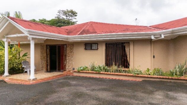 ELEGANTE Y ESPACIOSA CASA A LA VENTA CON LLAVE EN MANO EN EL CENTRO DE PÉREZ ZELEDÓN in San Isidro De El General, Pérez Zeledón, San José — $600,000