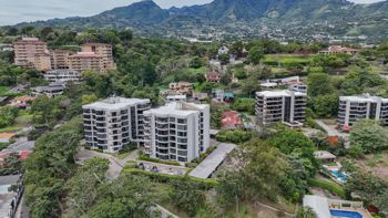 Apartamento Remodelado de 3 Hab en Condominio Vistas de Mayorca en San Rafael, Escazú, San José — 175 000 000 ₡ - Foto 4 de 34