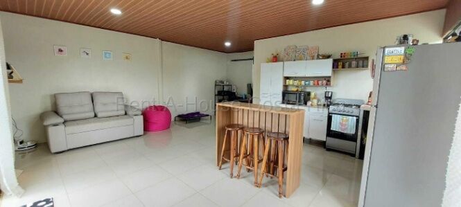 Venta propiedad con apartamento, doble acceso y gran potencial #26-2236 GS en Santiago, Puriscal, San José — $87,450