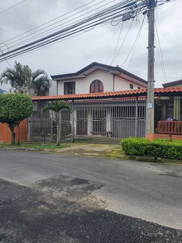 Se vende casa en Residencial Vistas del Este en Tres Ríos, La Unión, Cartago — $190,000 - Foto 1 de 25