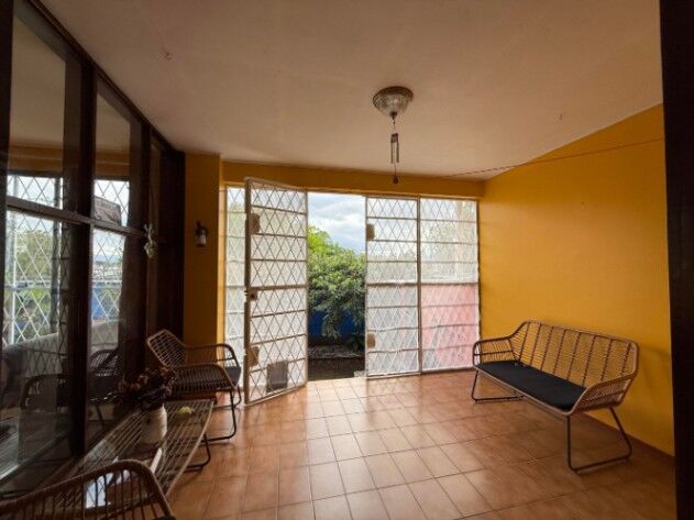 Venta de Casa en Mercedes, Heredia. RAH 25-1226 en Mercedes, Heredia — ₡ 170 000 000 - Foto 2 de 18