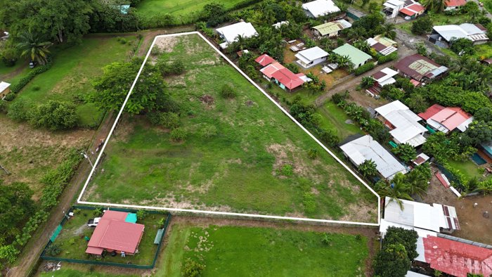 SE VENDE LOTE EN HATILLO CON EXCELENTE POTENCIAL DE INVERSION en Savegre, Quepos, Puntarenas — $180,000