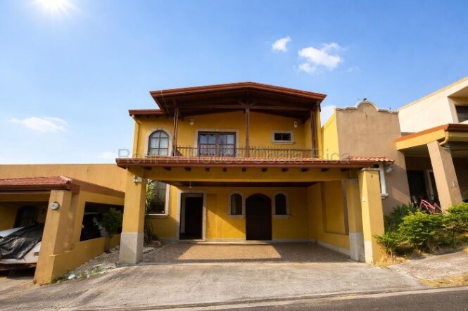 Se vende casa en Heredia Centro 26-1661 en Heredia — ₡ 120 000 000