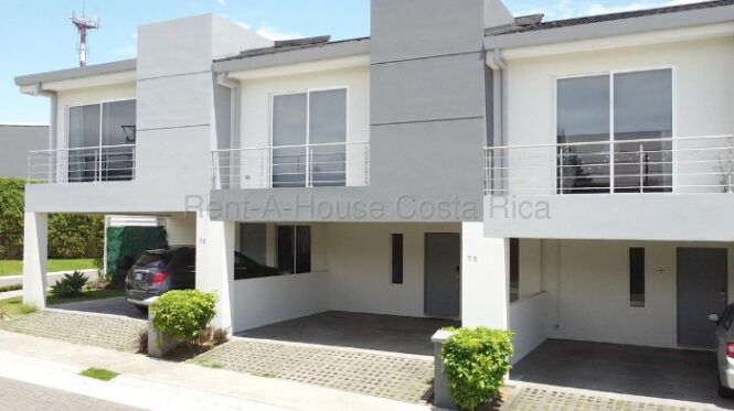 CASA EN VENTA EN SAN JOSÈ  MONTES DE OCA in Sabanilla, Montes De Oca, San José — ₡ 108 000 000