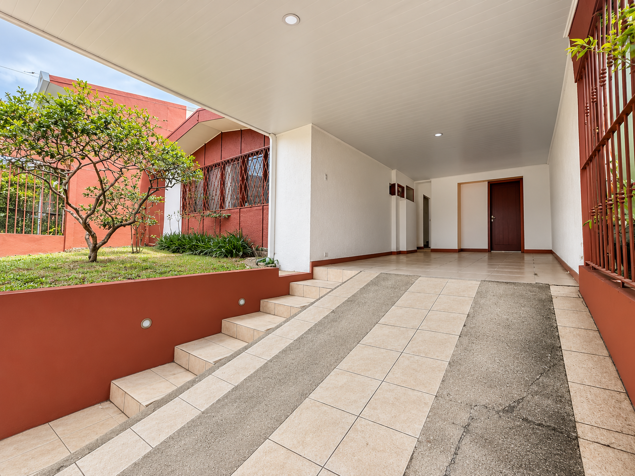 House for sale in Desamparados Centro - Standalone in Desamparados, San José — ₡ 112 000 000 - Photo 3 of 35