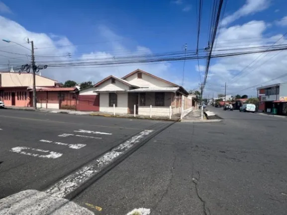 Se venden 2 casas y 1 apartamento para inversión en San Rafael Heredia 25-1432 en San Rafael, Heredia — ₡ 350 000 000 - Foto 2 de 10