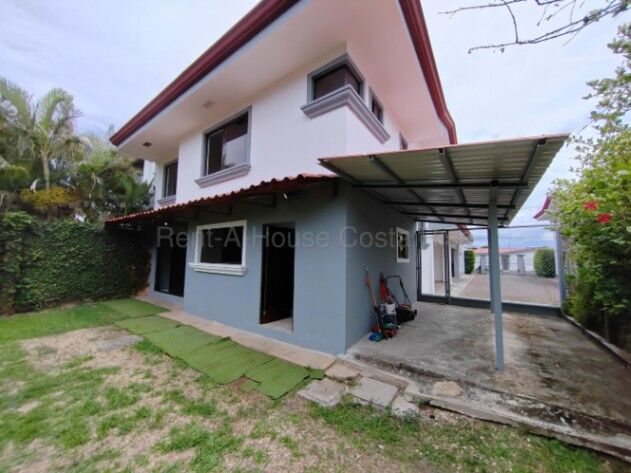Casa en venta, Bosques de Santa Ana, Costa Rica in Pozos, Santa Ana, San José — $250,000
