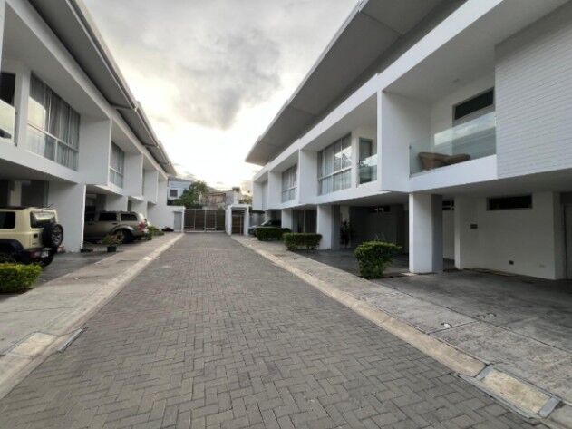 Se vende casa en San Antonio Escazú 26-706 en San Antonio, Escazú, San José — $250,000