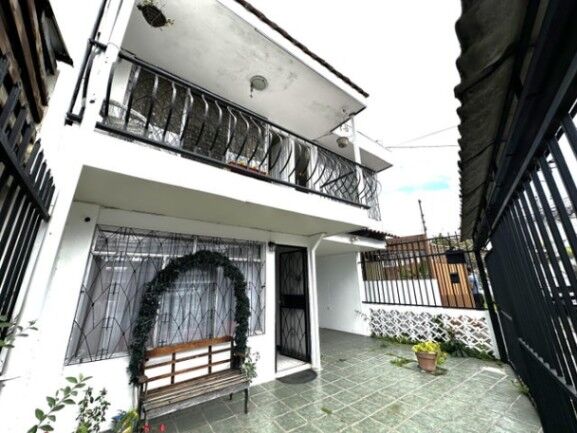 Venta de bella casa en Zapote los yoses sur /25-310 en Zapote, San José — ₡ 85 000 000