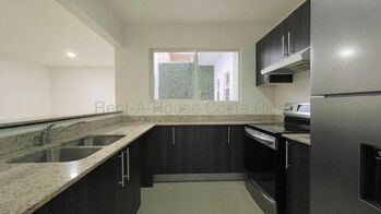 VENTA DE HERMOSA CASA EN SAN ANTONIO DE ESCAZÚ. in San Antonio, Escazú, San José — $230,000 - Photo 5 of 12