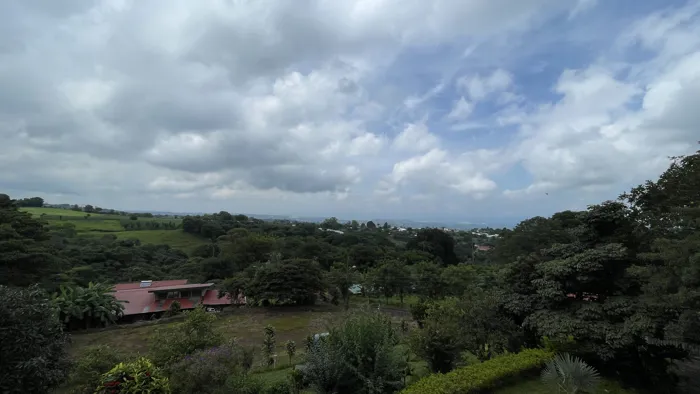 Casa en venta con lotes amplios Grecia- San Isidro en Grecia, Alajuela — $380,000 - Foto 3 de 25