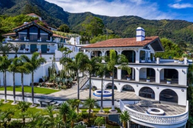 Mansión de lujo en las montañas de Escazú – Privacidad, elegancia y vistas incomparables in San Antonio, Escazú, San José — $1,495,000