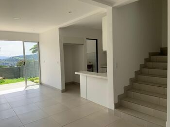 Elegancia, privacidad y comodidad en linda casa en Escazú in San Antonio, Escazú, San José — $270,000 - Photo 5 of 9