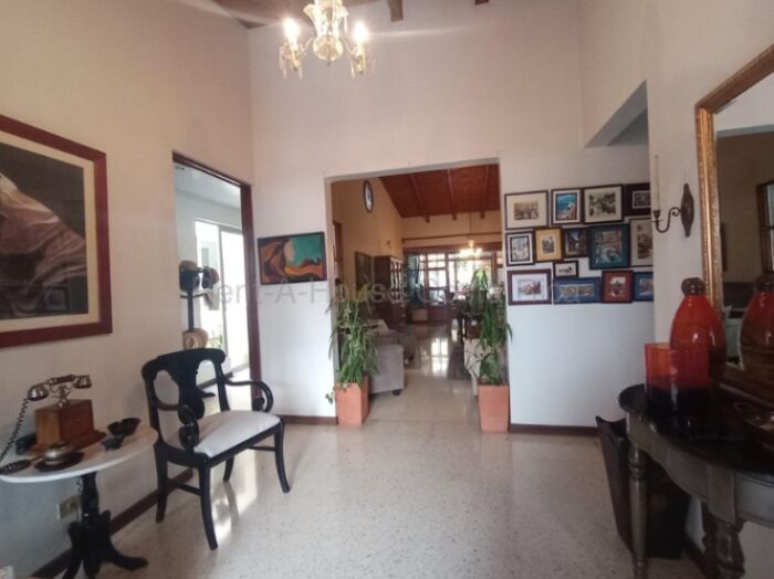Venta de Casa en Rohrmoser, San José. RAH 26-1768 in Pavas, San José — $270,000
