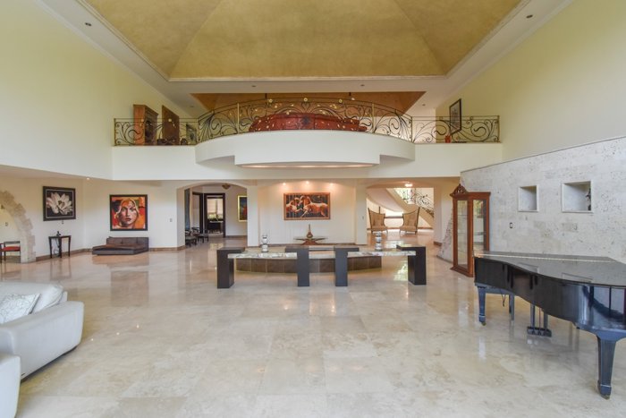 Propiedad de 10.746m2 con Lujosa Mansión en Escazú in San Rafael, Escazú, San José — $7,000,000 - Photo 3 of 47