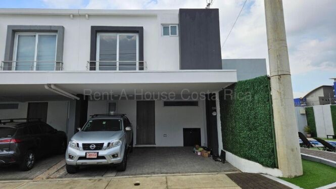 Venta de Casa en Ulloa-Heredia. RAH 26-1777 in Ulloa, Heredia — $195,000