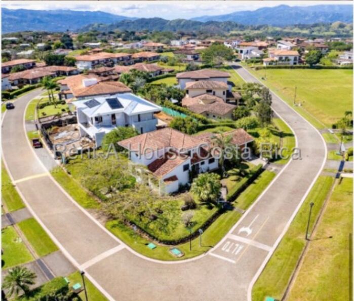 Venta casa de lujo con amplio terreno y seguridad #26-1434 GS en Guácima, Alajuela — $525,000