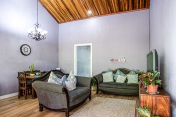5-Bedroom Property for Sale in Atenas : Perfect Airbnb with Pool in San José, Atenas, Alajuela — $350,000 - Photo 4 of 24