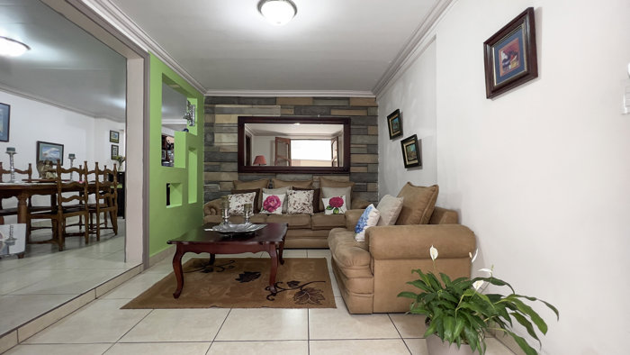 Se vende Propiedad con una Casa y dos Apartamentos, Moravia (FE). en San Vicente, Moravia, San José — $295,000