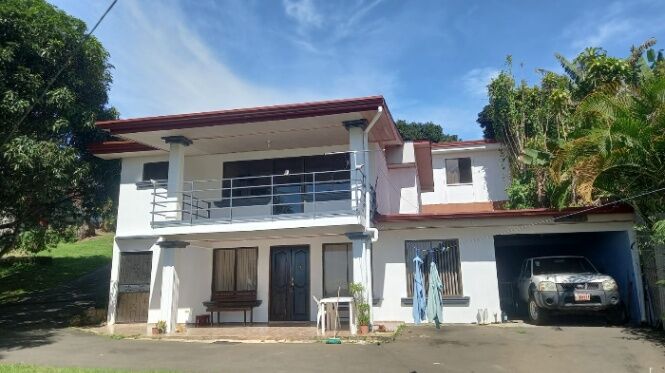Se vende propiedad con tres casas, en Alto Castro, Grecia. in Grecia, Alajuela — $220,000