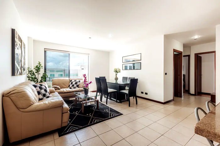 Lindo apartamento muy cerca de Avenida Escazú en Trejos Montealegre en Escazú, San José — $245,000