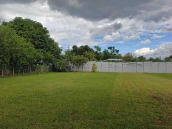 MLS-26-1976 KQ VENTA LOTE SANTA ANA SAN JOSE CONTACTENOS AL # 88987222 en Santa Ana, San José — $340,000