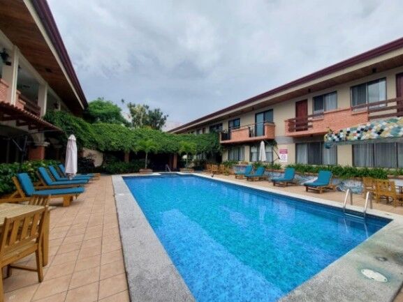 Se alquila espaciosos apartamento amoblado en La Sabana 26-507 en Mata Redonda, San José — $1,100