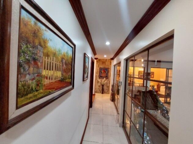 Se vende casa en Escazú Centro 26-1351 en Escazú, San José — $370,000