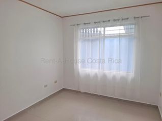 Venta de Casa AMUEBLADA en Moravia-La Trinidad. RAH 27-882 in La Trinidad, Moravia, San José — $230,000 - Photo 4 of 12