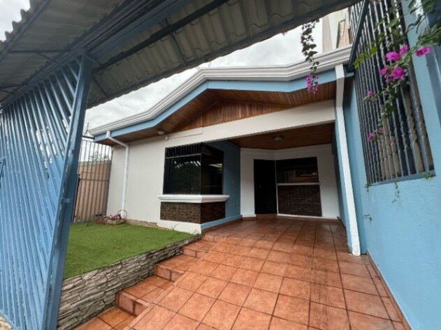CASA  EN VENTA VILLAS DEL PRADO -DESAMPARADOS - ALAJUELA en Desamparados, Alajuela — ₡ 84 500 000