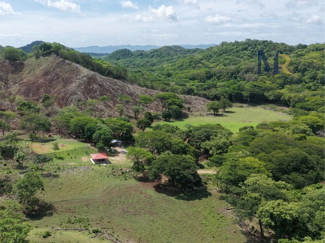 Oportunidad De Inversión   | 73 Ha (181.8 acres)  Uso de Suelo Mixto en La Cruz, Guanacaste — $2,207,139 - Foto 2 de 17
