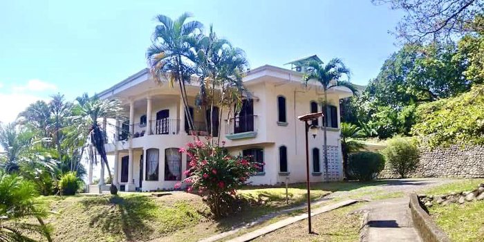 Exclusiva Villa con Tres Residencias y Vistas Panorámicas en San Mateo en San Mateo, Alajuela — $790,000