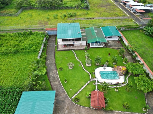 Villa Fortuna con excelente vista al Volcán Arenal in La Fortuna, San Carlos, Alajuela — $860,000