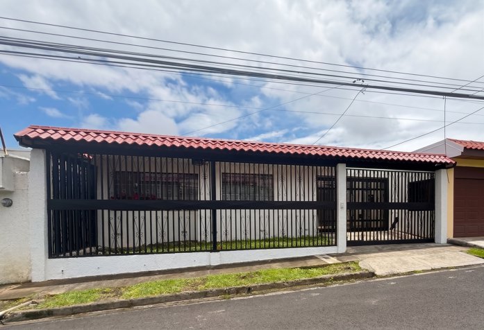 Vende casa 1 piso en residencial en Sabanilla, Montes de Oca (CT) en Sabanilla, Montes De Oca, San José — $295,000