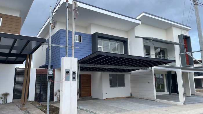 Venta de Casa en Condominio Tipo Resort en Tres Ríos in Tres Ríos, La Unión, Cartago — $299,000