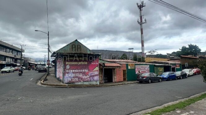 Se vende lote en Zapote San José 26-1992 in Zapote, San José — ₡ 350 000 000