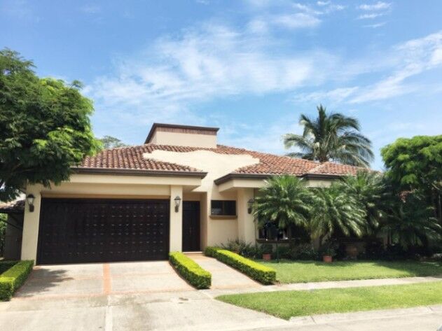Venta de Casa en Pozos, Santa Ana.  in Pozos, Santa Ana, San José — $750,000