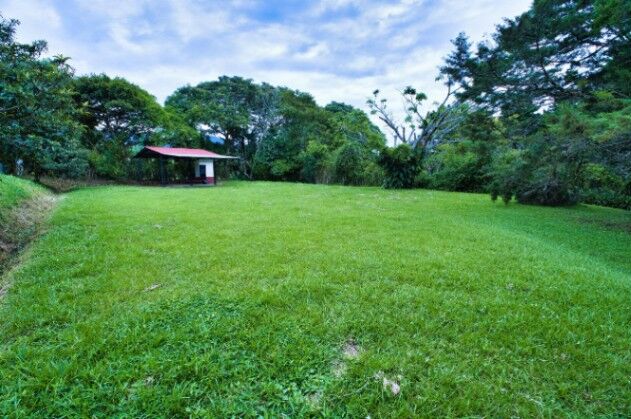 Se Vende Este Extenso Terreno en San Isidro, Heredia / JB OFC Mls. 25-1376 en San Isidro, Heredia — $1,000,000