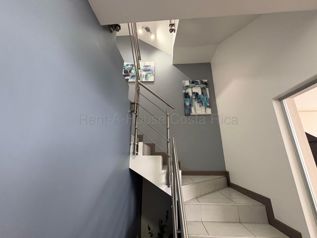 Casa moderna con Smart Home en Santo Domingo de Heredia en San Miguel, Santo Domingo, Heredia — $265,000 - Foto 2 de 9
