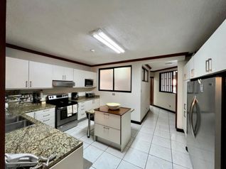 Casa Independiente San Antonio de Escazú en San Antonio, Escazú, San José — $415,000 - Foto 2 de 37