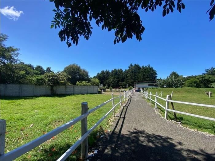 VENTA DE FINCA AGROINDUSTRIAL, HEREDIA, SAN RAFAEL, LOS ÁNGELES en San Rafael, Heredia — ₡ 240 000 000