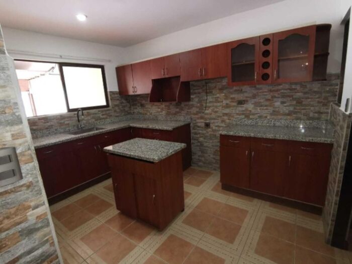 Venta de Casa en San Francisco de Heredia. RAH 25-2031 PRECIO REBAJADO en San Francisco, Heredia — ₡ 129 000 000 - Foto 2 de 15