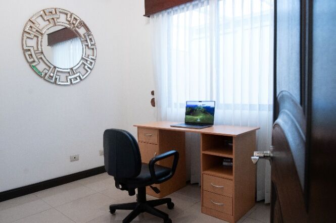 Hermosa casa en Condominio Alto Prado, Escazu. en San Rafael, Escazú, San José — $245,000