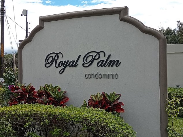 SE VENDE HERMOSA CASA-CONDOMINIO ROYAL PALM - 5739m2 LA GARITA en Garita, Alajuela — $2,500,000 - Foto 2 de 42