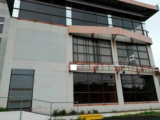 SE VENDE EDIFICIO COMERCIAL ESQUINERO DE 4 NIVELES UBICADO EN ZARCERO en Zarcero, Alajuela — ₡ 378 158 800 - Foto 3 de 4