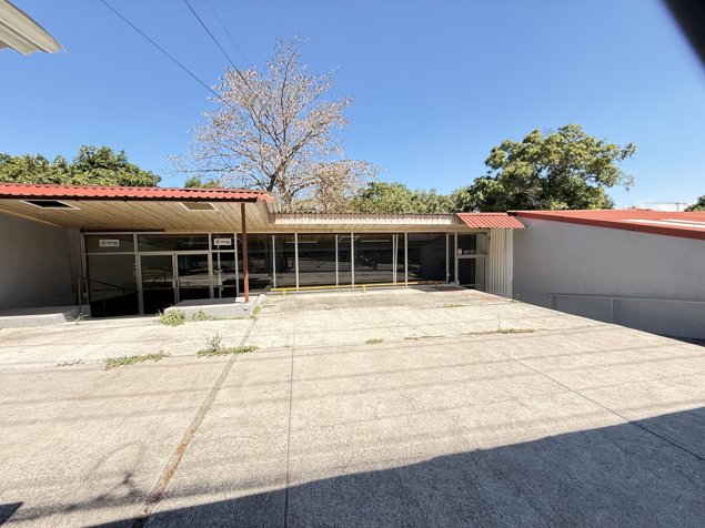 Local Comercial Santa Ana. Mensualidad $3.800 en Santa Ana, San José — $3,800 - Foto 3 de 12
