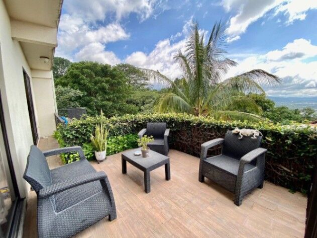Apartamento en Venta en Pozos, Santa Ana. RAH 25-1789 en Santa Ana, San José — $198,000