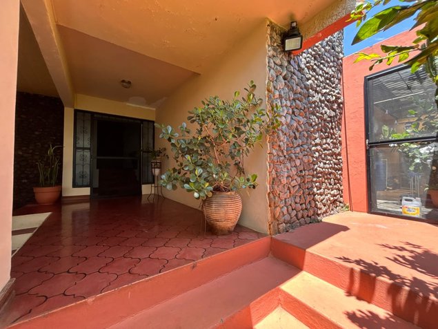 Casa en venta | Plaza Real, Alajuela en Alajuela — $350,000 - Foto 2 de 19