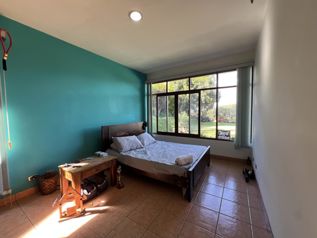 Venta de casa rodeada de jardines con excelente ventilación en zona céntrica #26-1295 GS en San Rafael, Escazú, San José — $850,000 - Foto 2 de 11